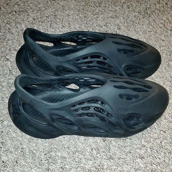Adidas Carbon Grey Yeezy Foam Slides
